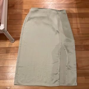 Light green and satin midi skirt